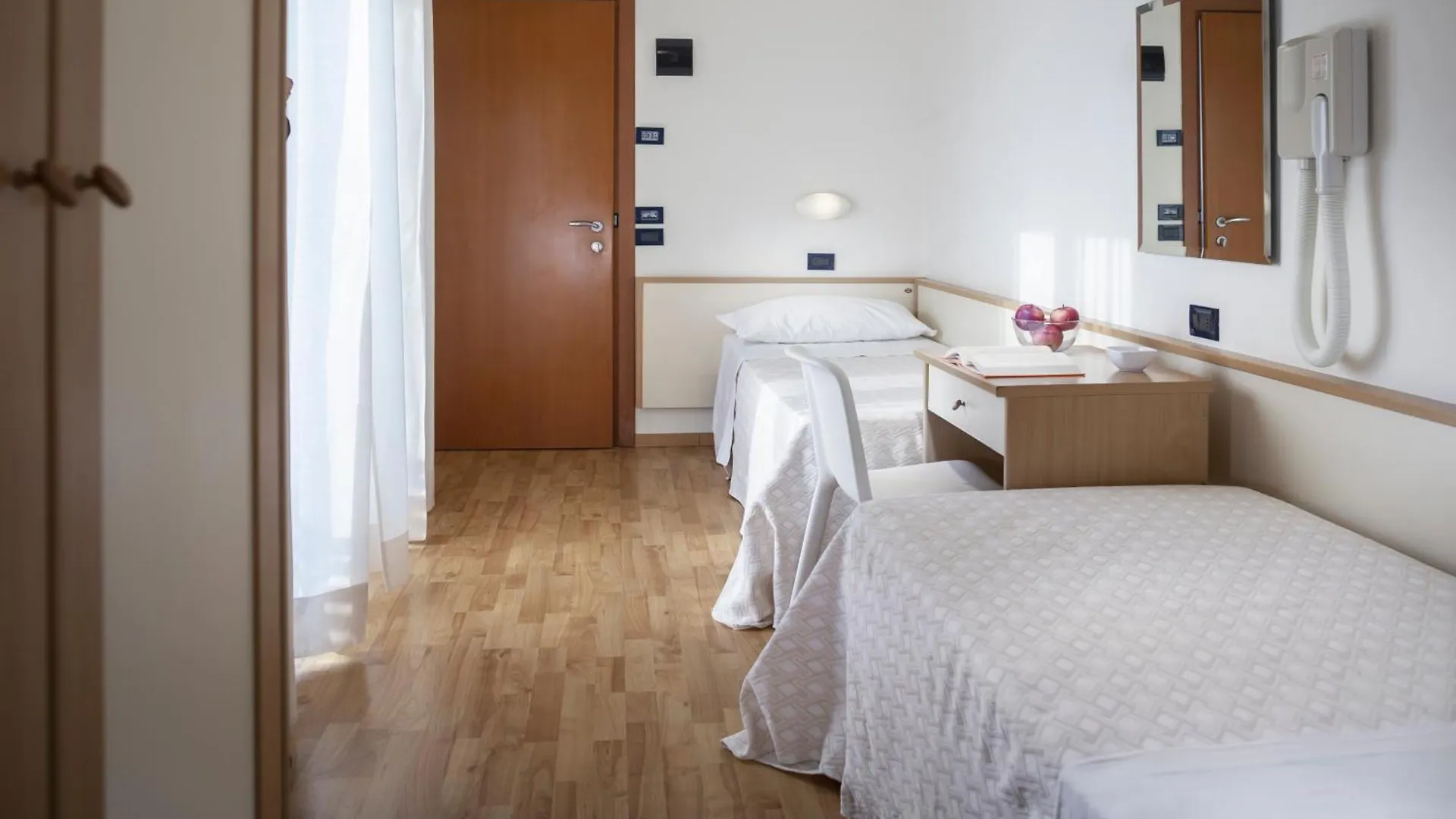 Hotel Baltic Римини